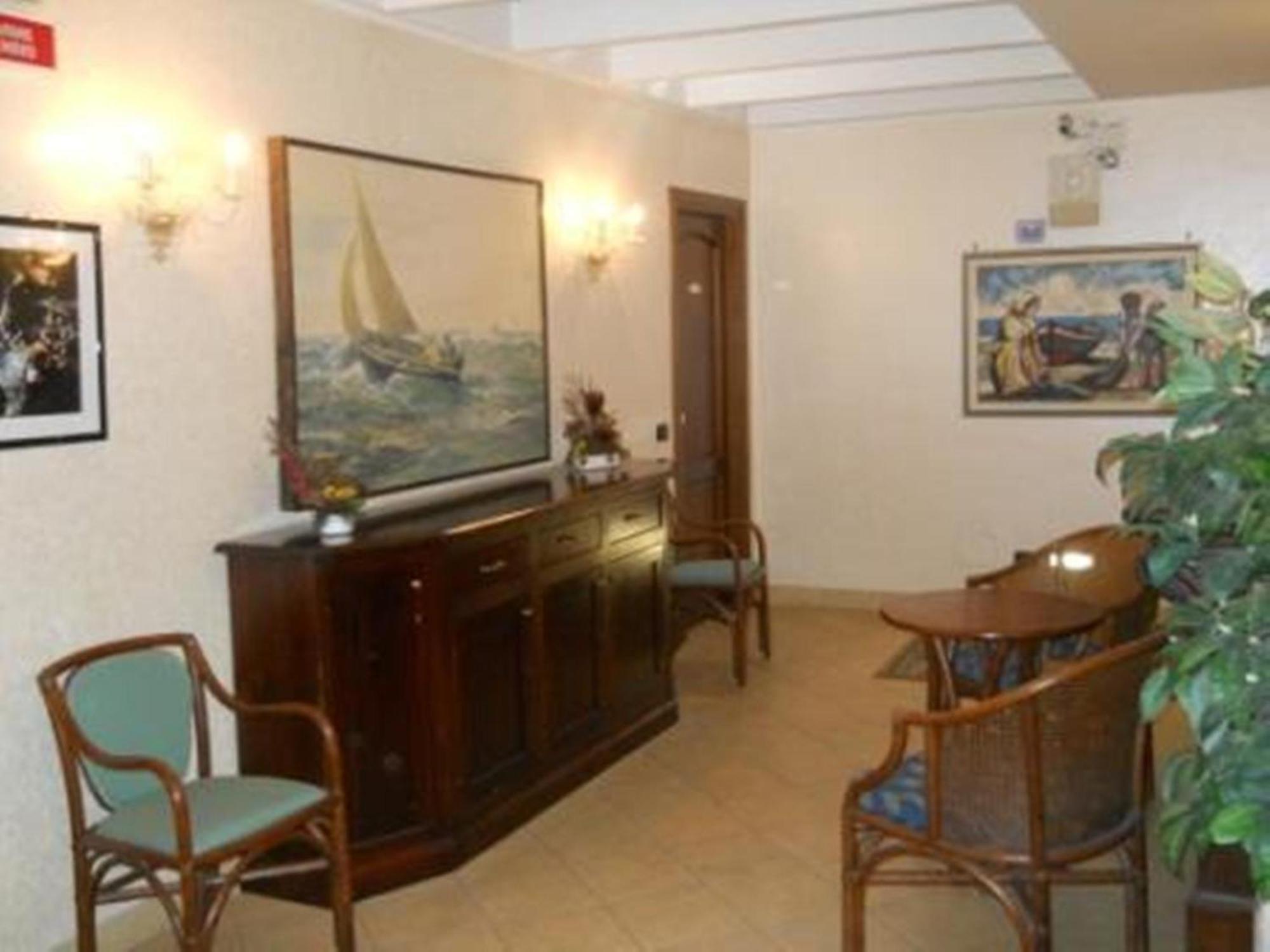 Hotel U' Bais ชิลลา ภายนอก รูปภาพ