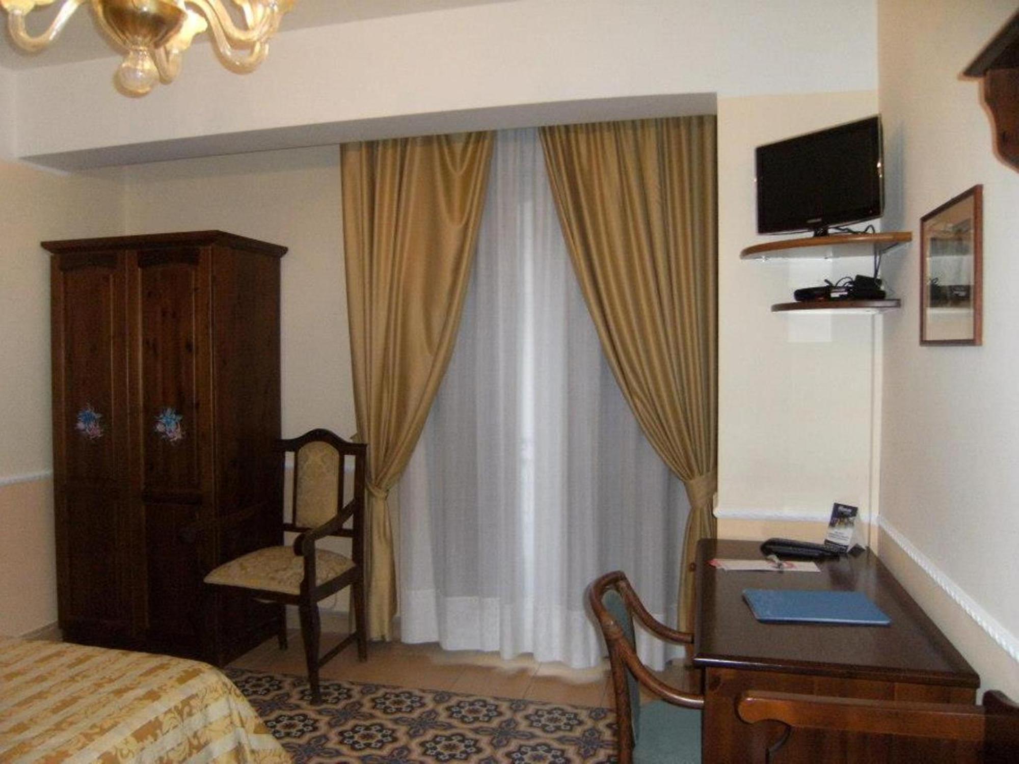 Hotel U' Bais ชิลลา ภายนอก รูปภาพ