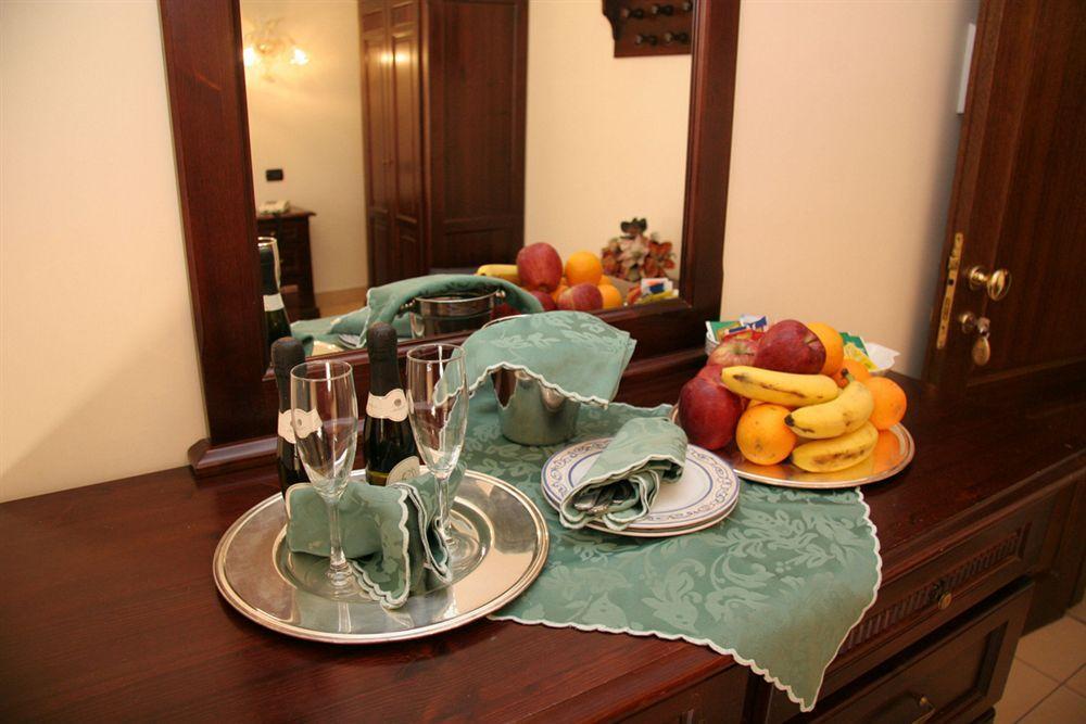 Hotel U' Bais ชิลลา ภายนอก รูปภาพ