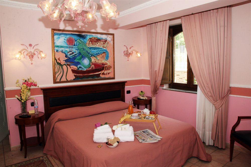 Hotel U' Bais ชิลลา ภายนอก รูปภาพ