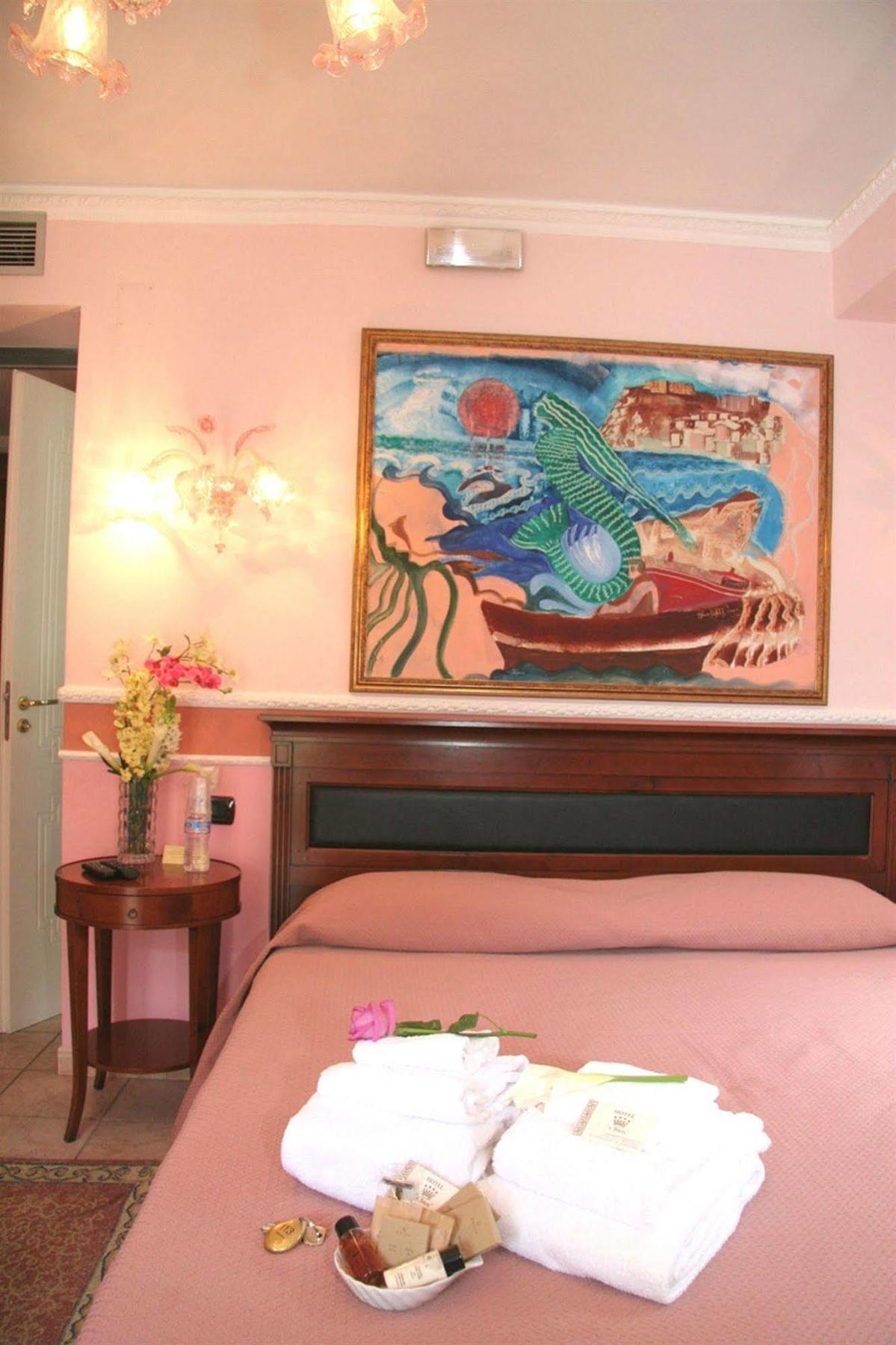 Hotel U' Bais ชิลลา ภายนอก รูปภาพ